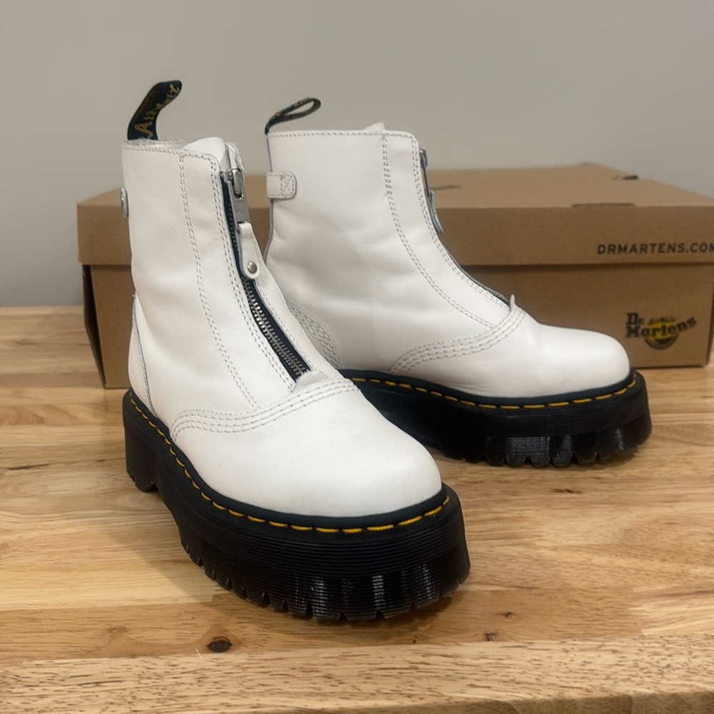 Dr. Martens Jetta Leather Boots White. Size 7
